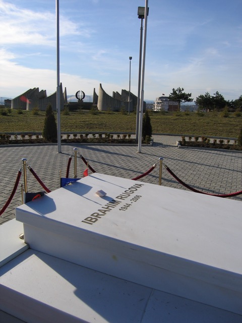 Prishtinë, tombe d'Ibrahim Rugova