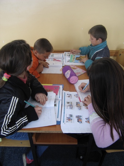 &Eacute;cole Edmond Hoxha, Junik